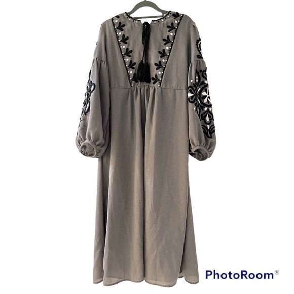 ❤️ Zara Grey Midi Embroidered Peasant Dress - Picture 5 of 8
